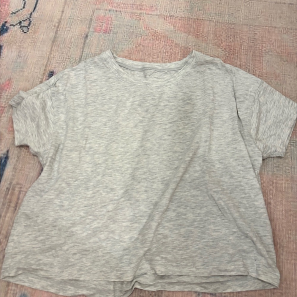 Lululemon Heather Grey Tshirt
Size 2